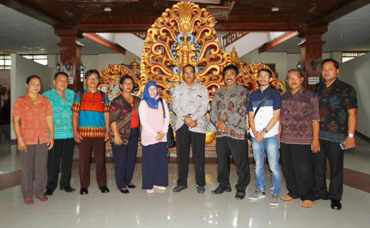 Penandatangan MoU antara Perpustakaan ISBI Bandung dengan ISI Denpasar