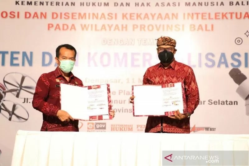 ISI DENPASAR-KEMENKUMHAM MOU SIGNATURE FOR PROTECTION OF INTELLECTUAL PROPERTY