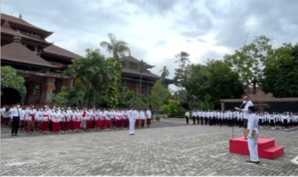 Upacara Bendera Memperingati HUT Ke-77 NKRI Di Lingkungan ISI Denpasar