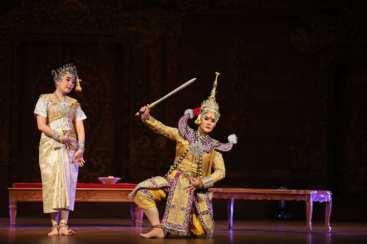 Petchaburi Rajabat University Pentaskan Khon Episode Ramayana “Menculik Sita” pada FKI+ XII, 2023