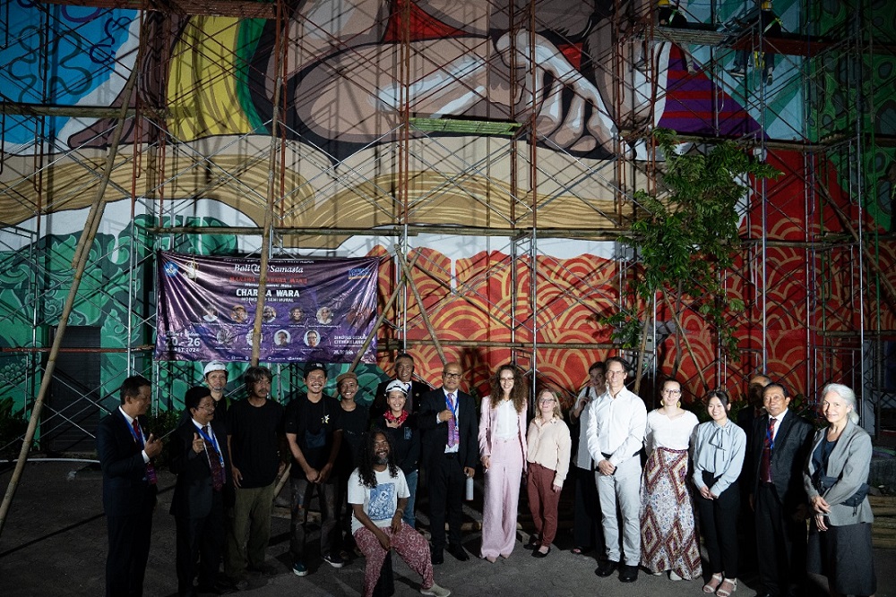 Gigantic Mural of Independence Learning Mesmerizes AQAS Expert Panel